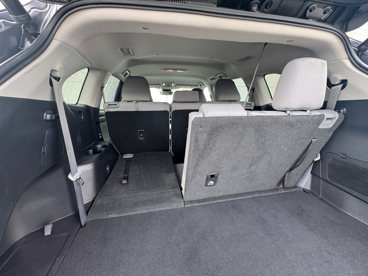 Toyota Highlander LE FWD V6 2022