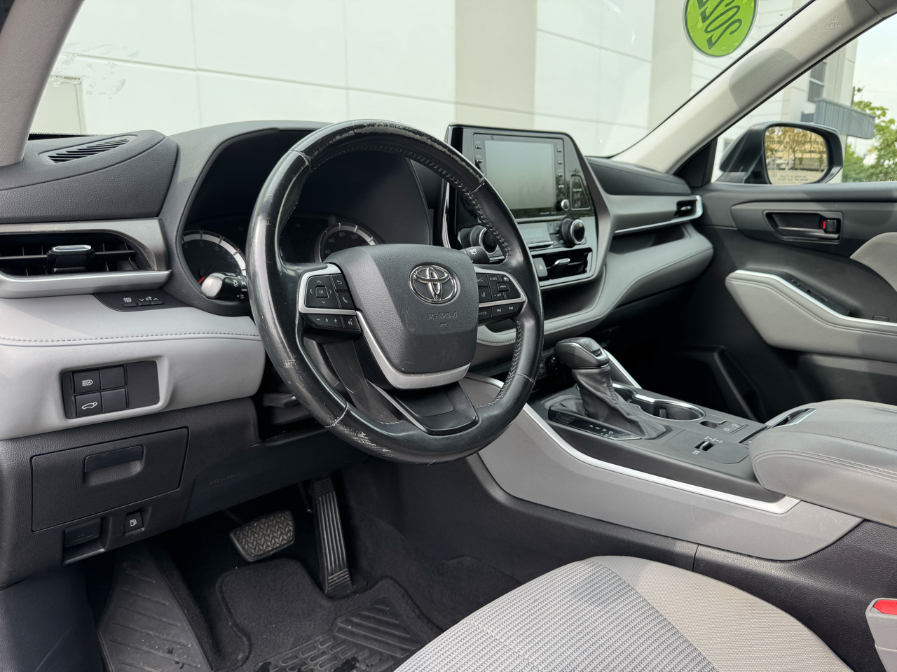 Toyota Highlander LE FWD V6 2022