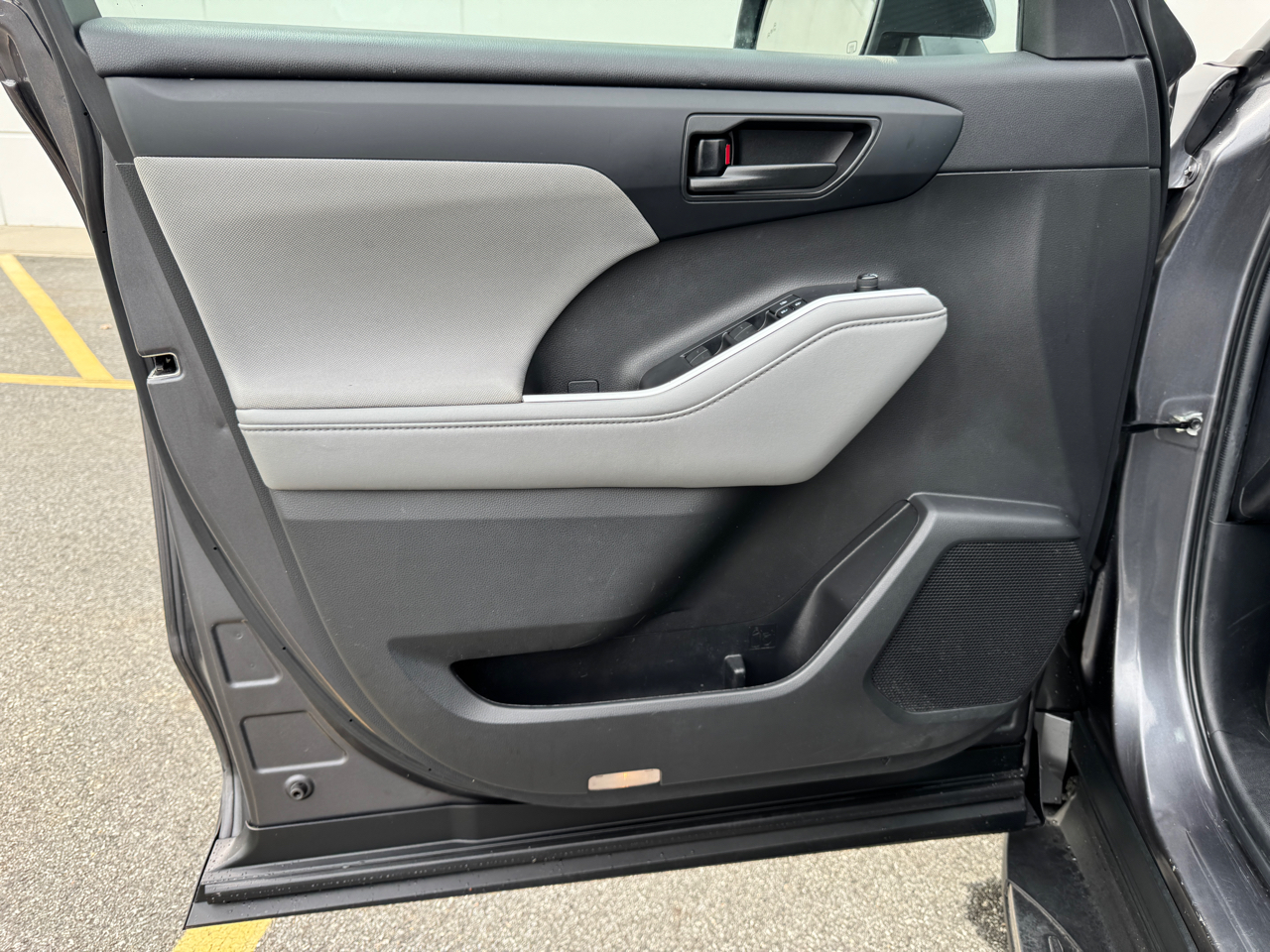 Toyota Highlander LE FWD V6 2022