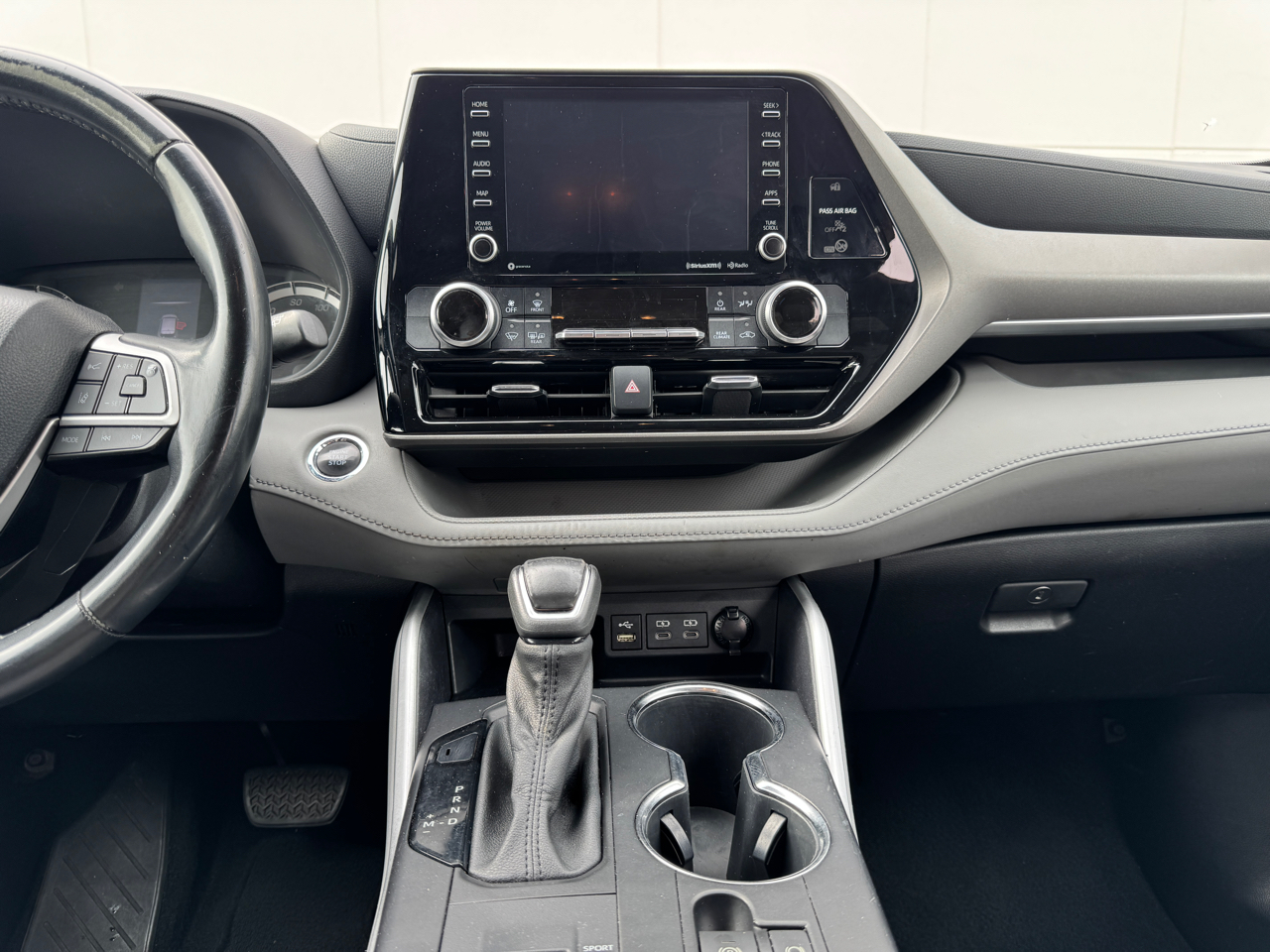 Toyota Highlander LE FWD V6 2022