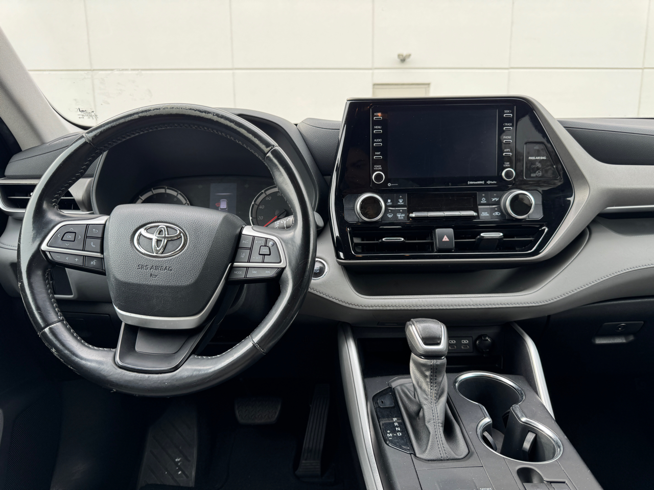 Toyota Highlander LE FWD V6 2022