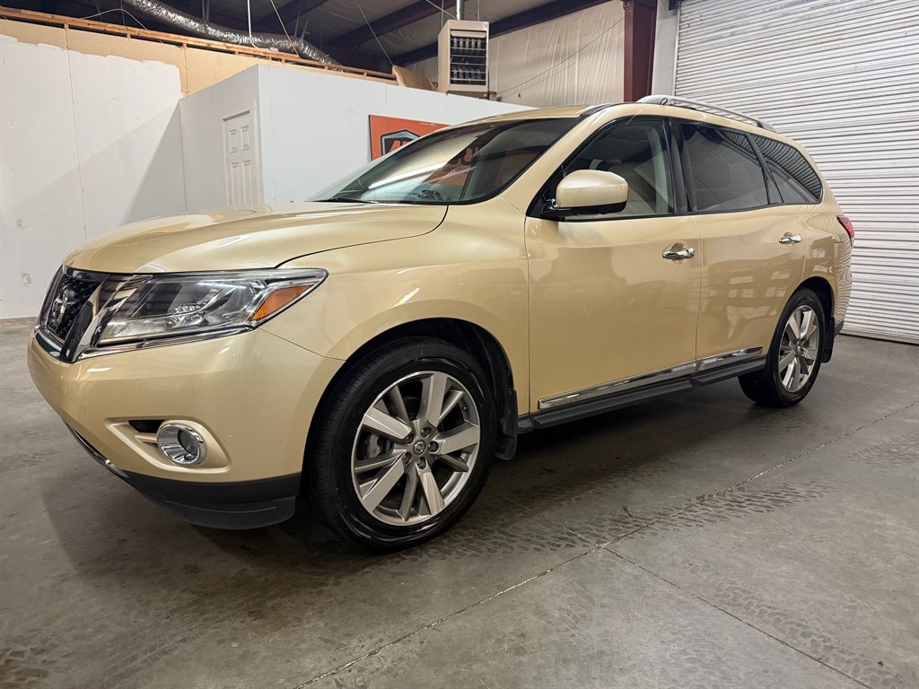 2013 Nissan Pathfinder Platinum photo 4