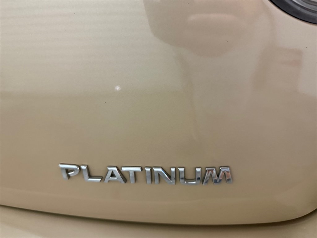 2013 Nissan Pathfinder Platinum photo 8