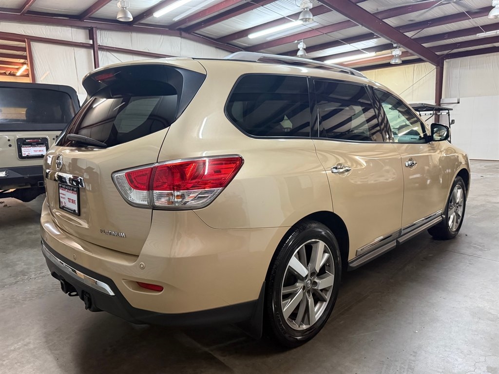 2013 Nissan Pathfinder Platinum photo 9