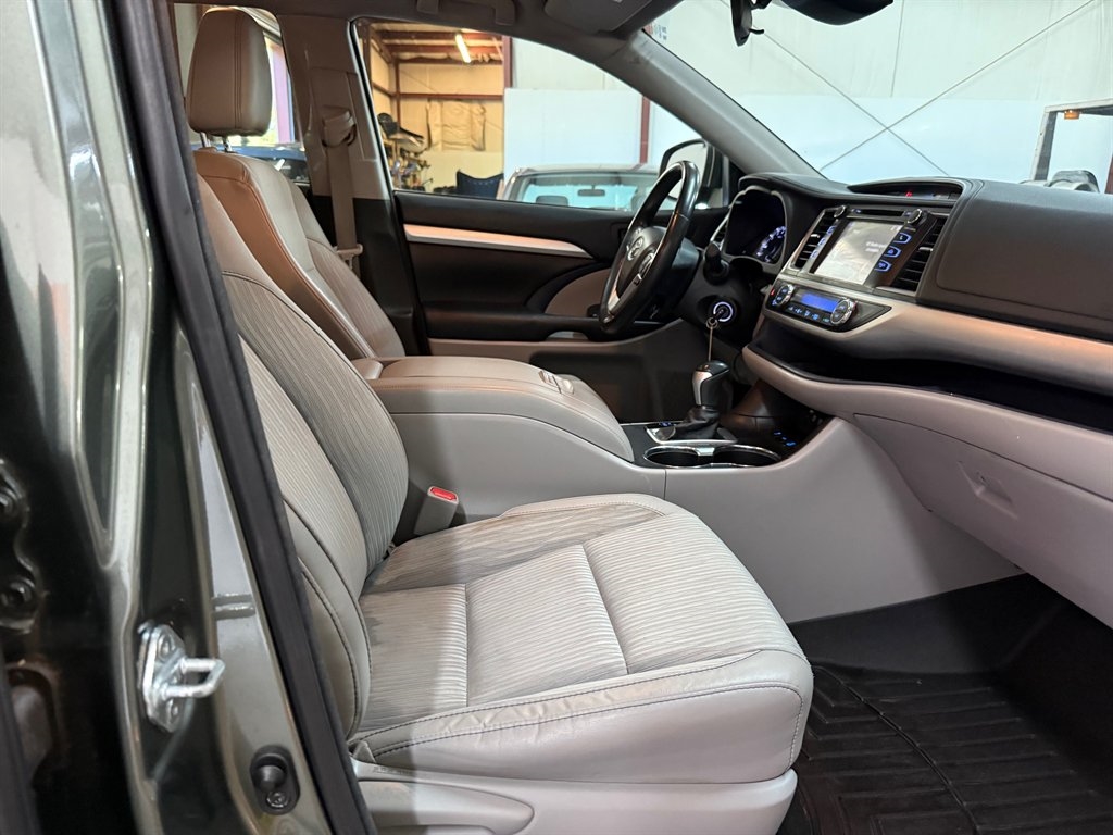 Toyota Highlander  2017