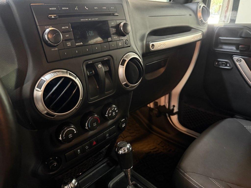 2017 Jeep Wrangler Sahara - Photo 15