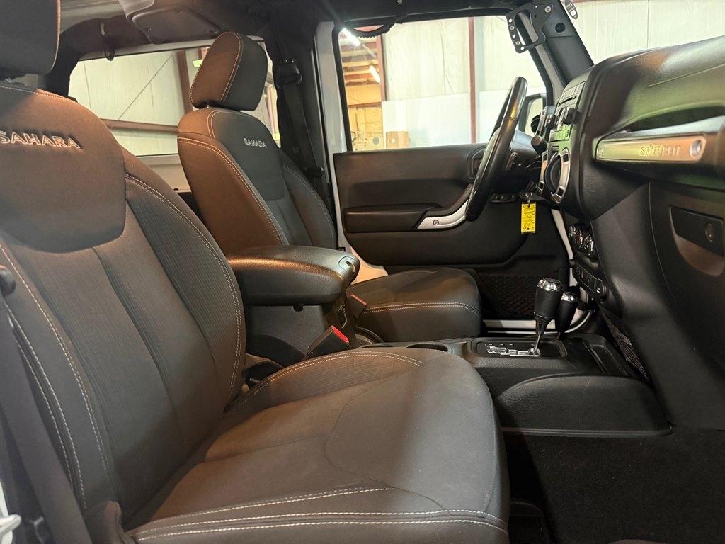 2017 Jeep Wrangler Sahara - Photo 19