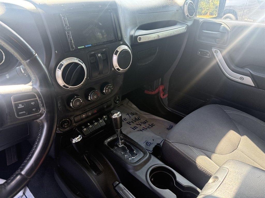 2017 Jeep Wrangler Sahara - Photo 15