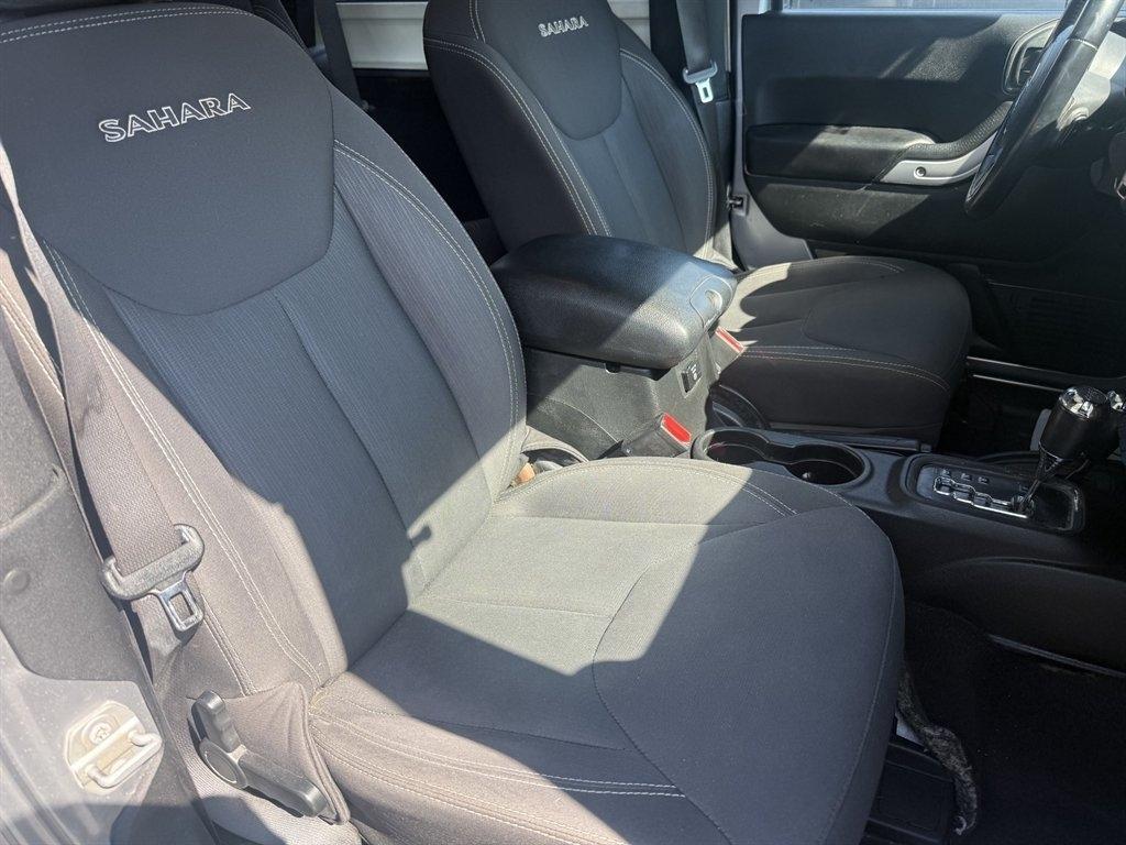 2017 Jeep Wrangler Sahara - Photo 17