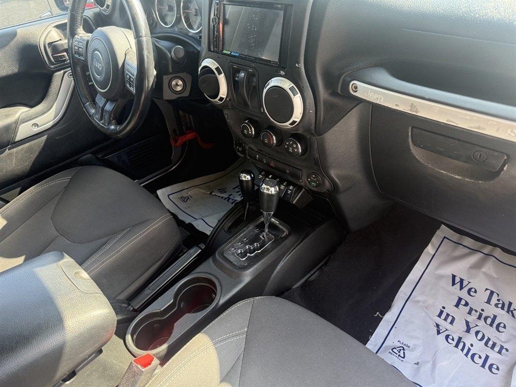 2017 Jeep Wrangler Sahara - Photo 19