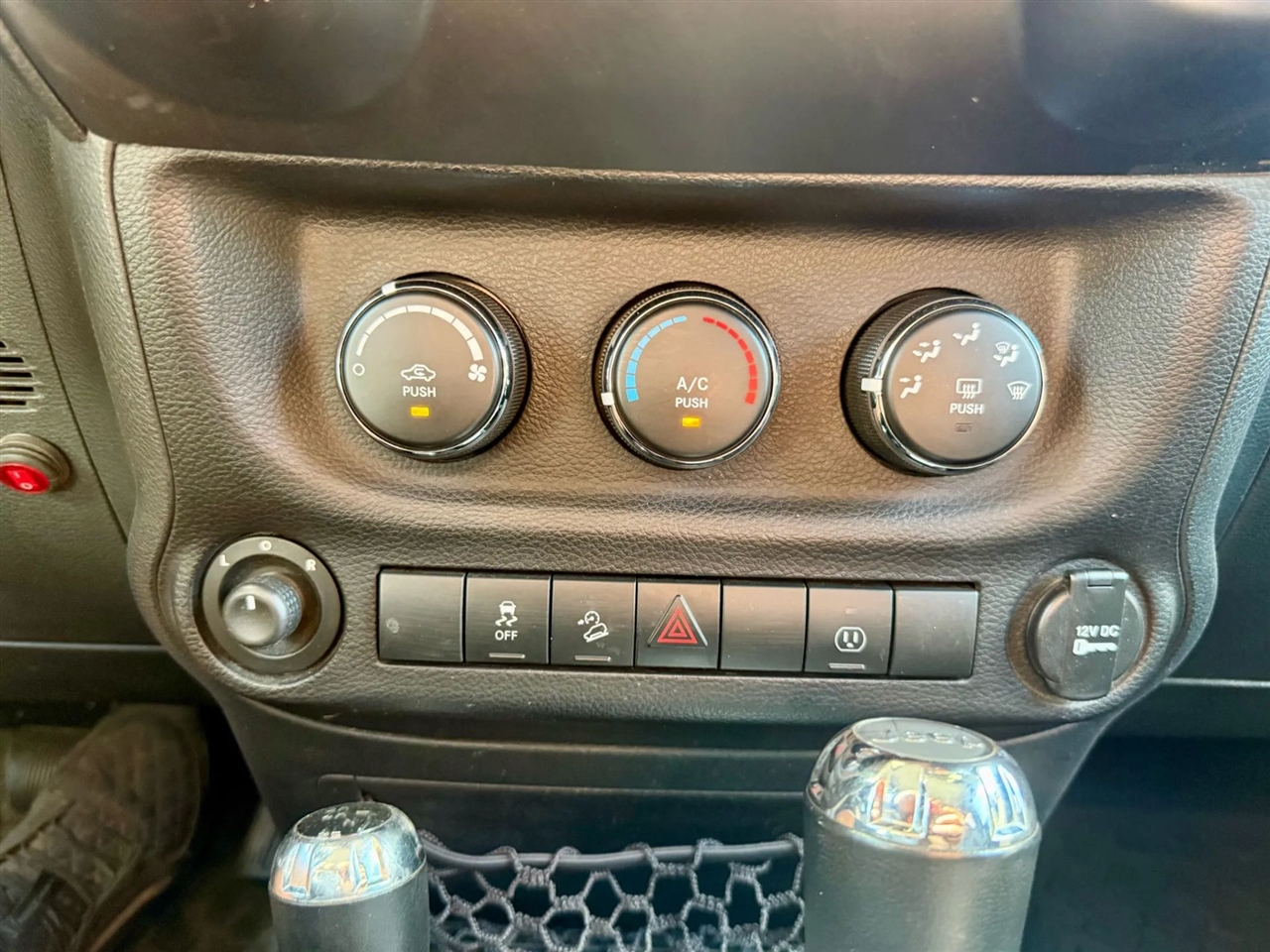 Jeep Wrangler Sahara 4WD 2013