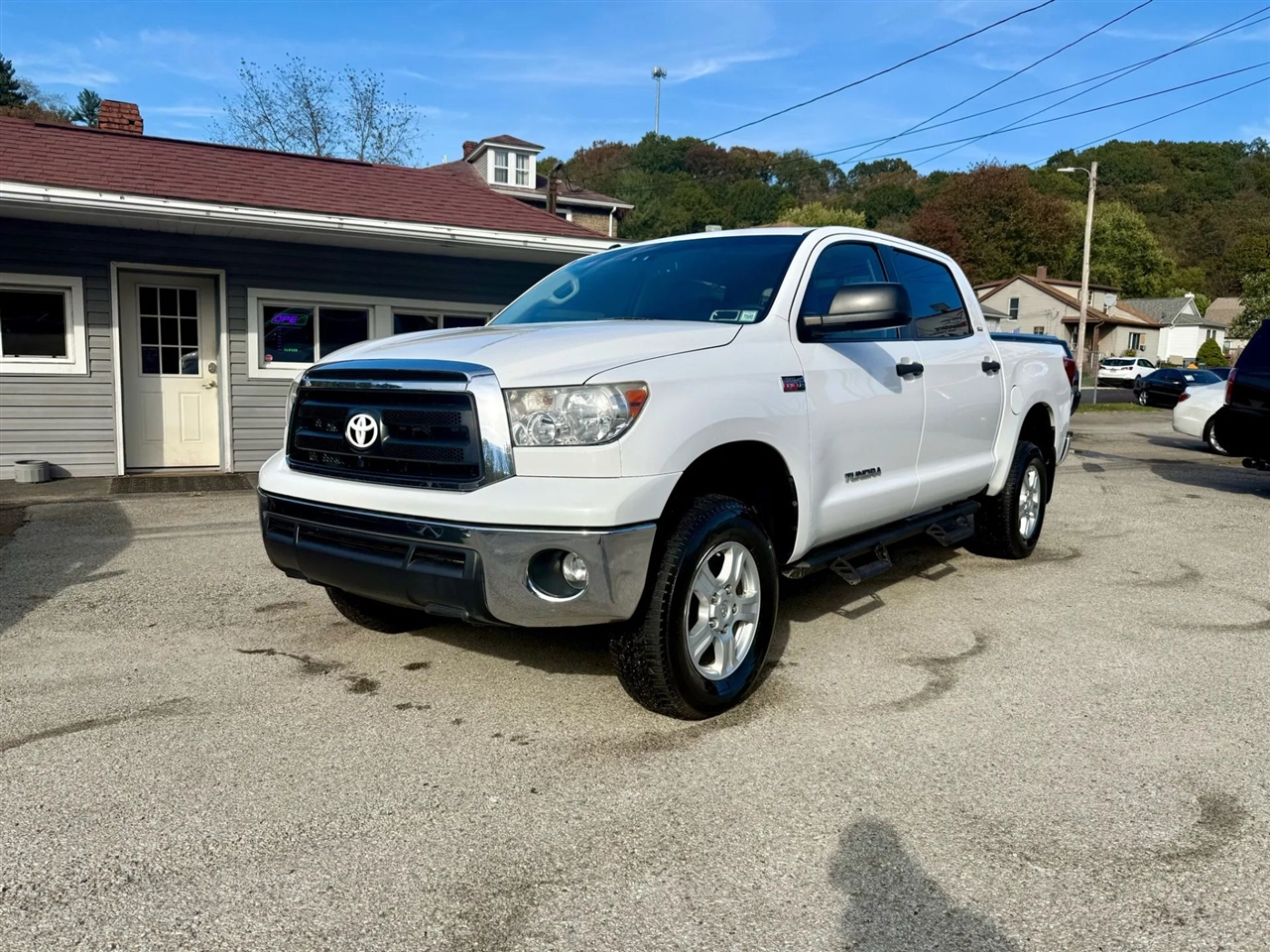 Toyota Tundra Tundra-Grade CrewMax 5.7L 4WD 2012