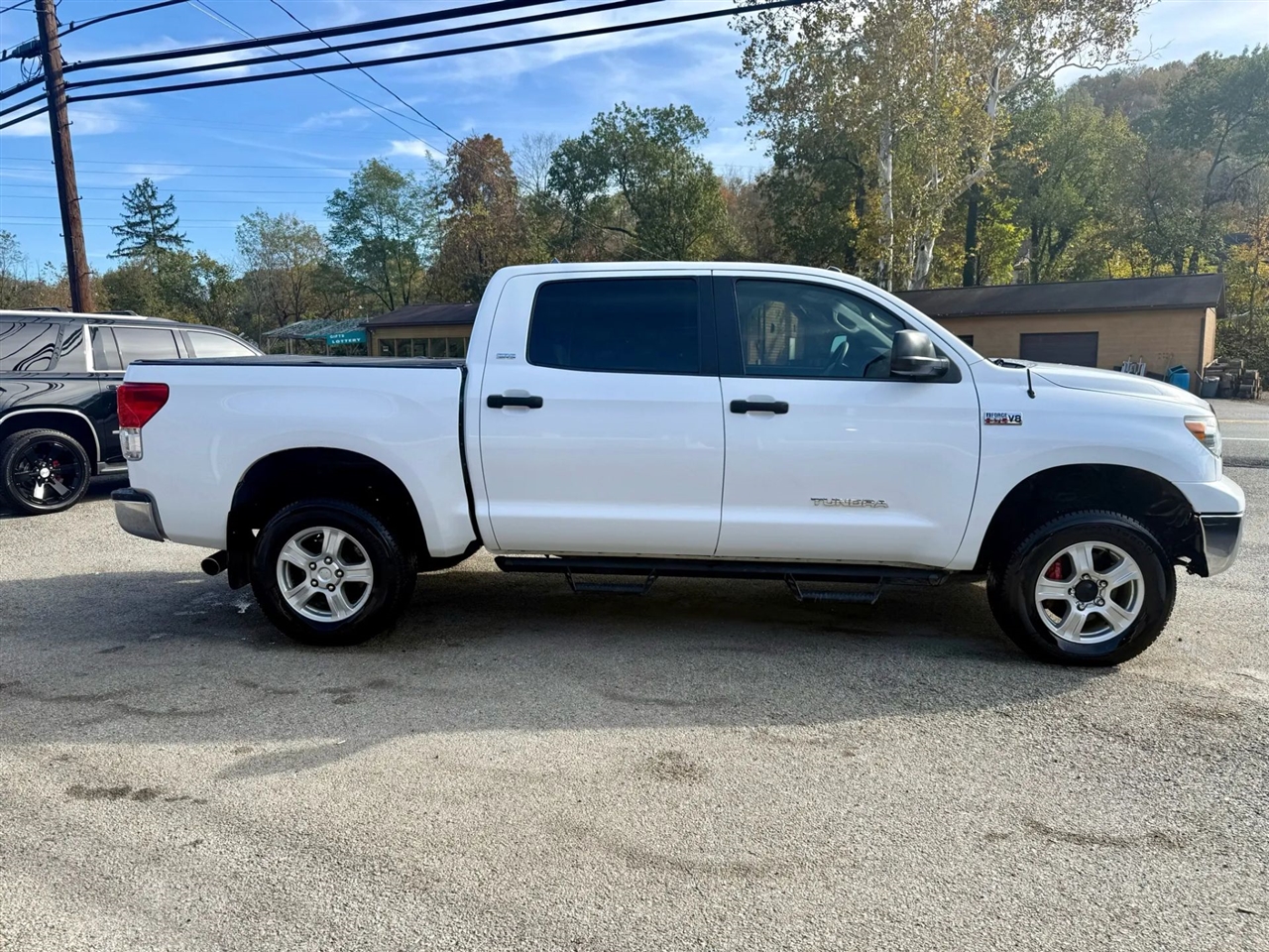 Toyota Tundra Tundra-Grade CrewMax 5.7L 4WD 2012