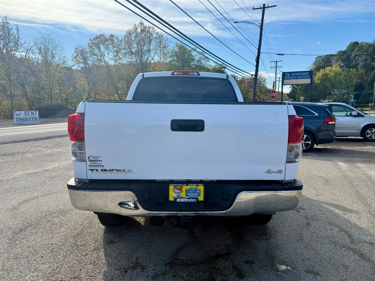 Toyota Tundra Tundra-Grade CrewMax 5.7L 4WD 2012