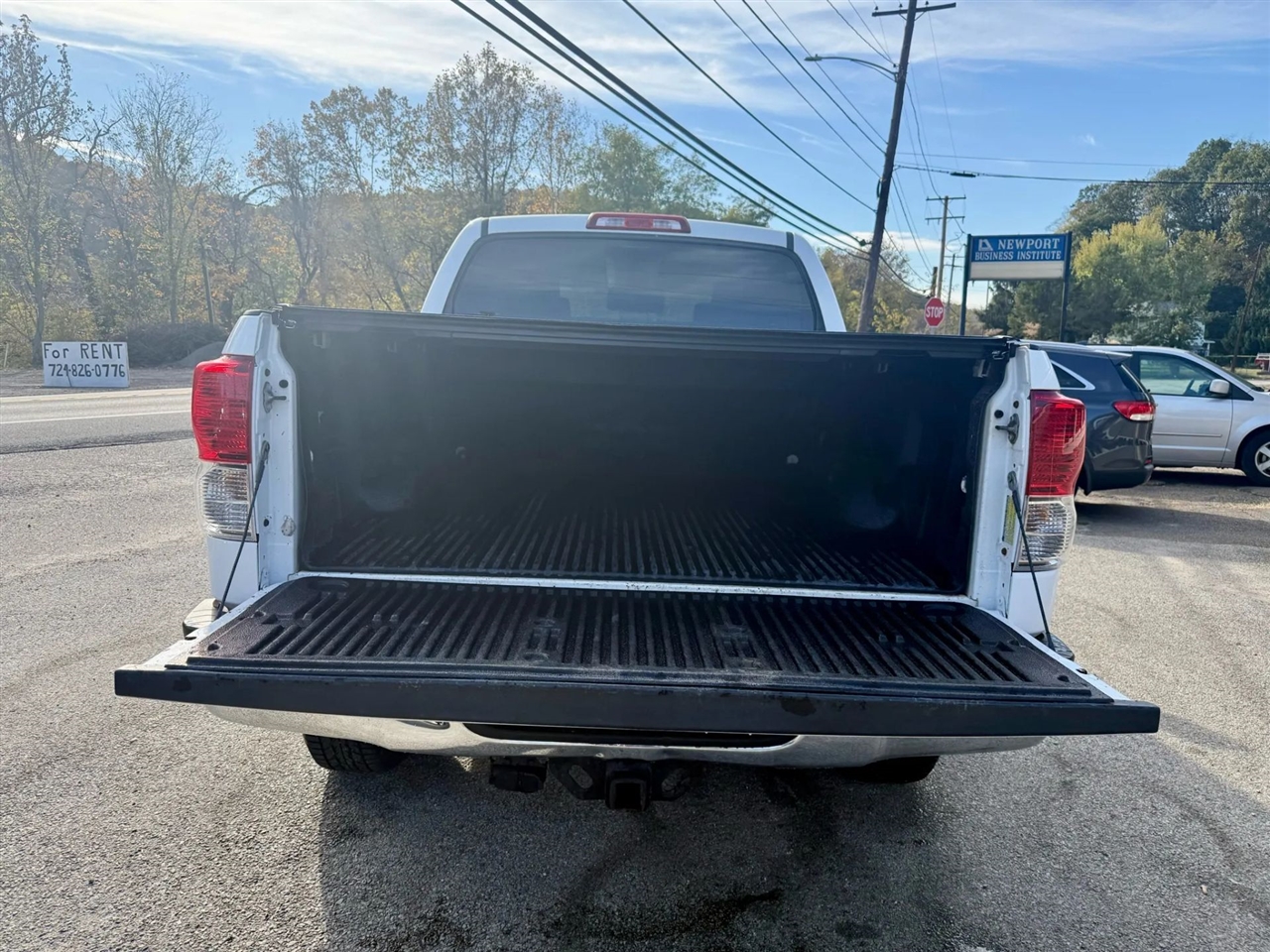 Toyota Tundra Tundra-Grade CrewMax 5.7L 4WD 2012
