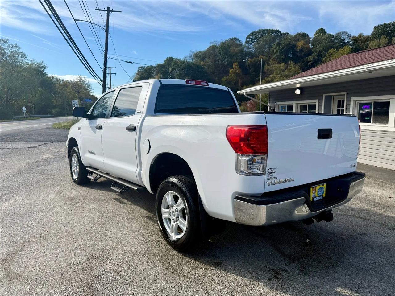Toyota Tundra Tundra-Grade CrewMax 5.7L 4WD 2012