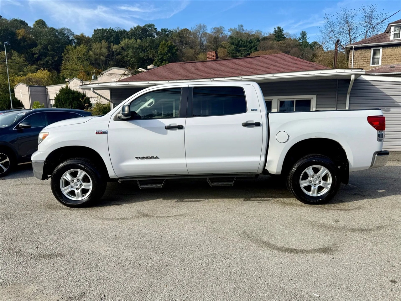 Toyota Tundra Tundra-Grade CrewMax 5.7L 4WD 2012