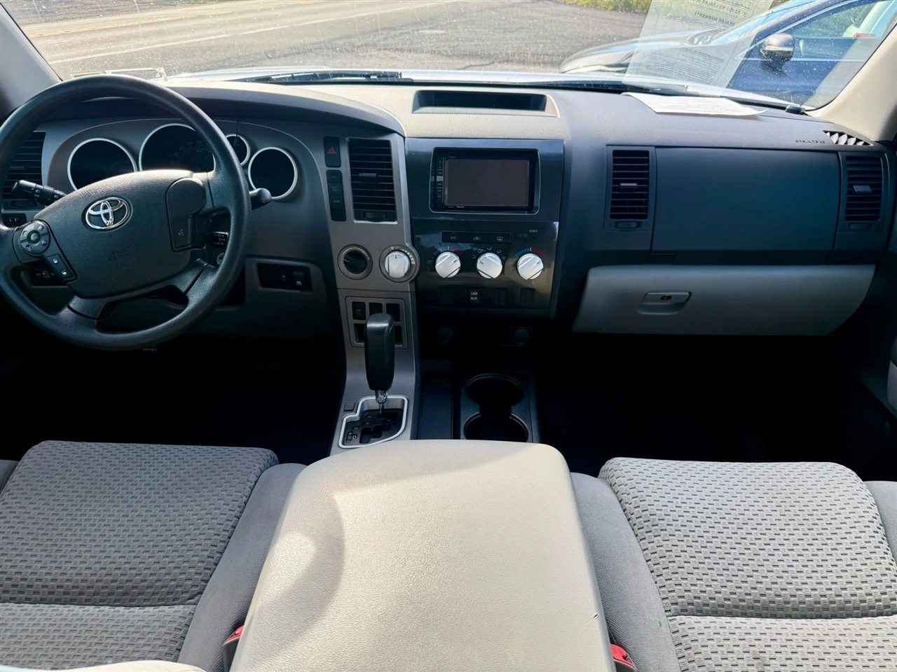 Toyota Tundra Tundra-Grade CrewMax 5.7L 4WD 2012