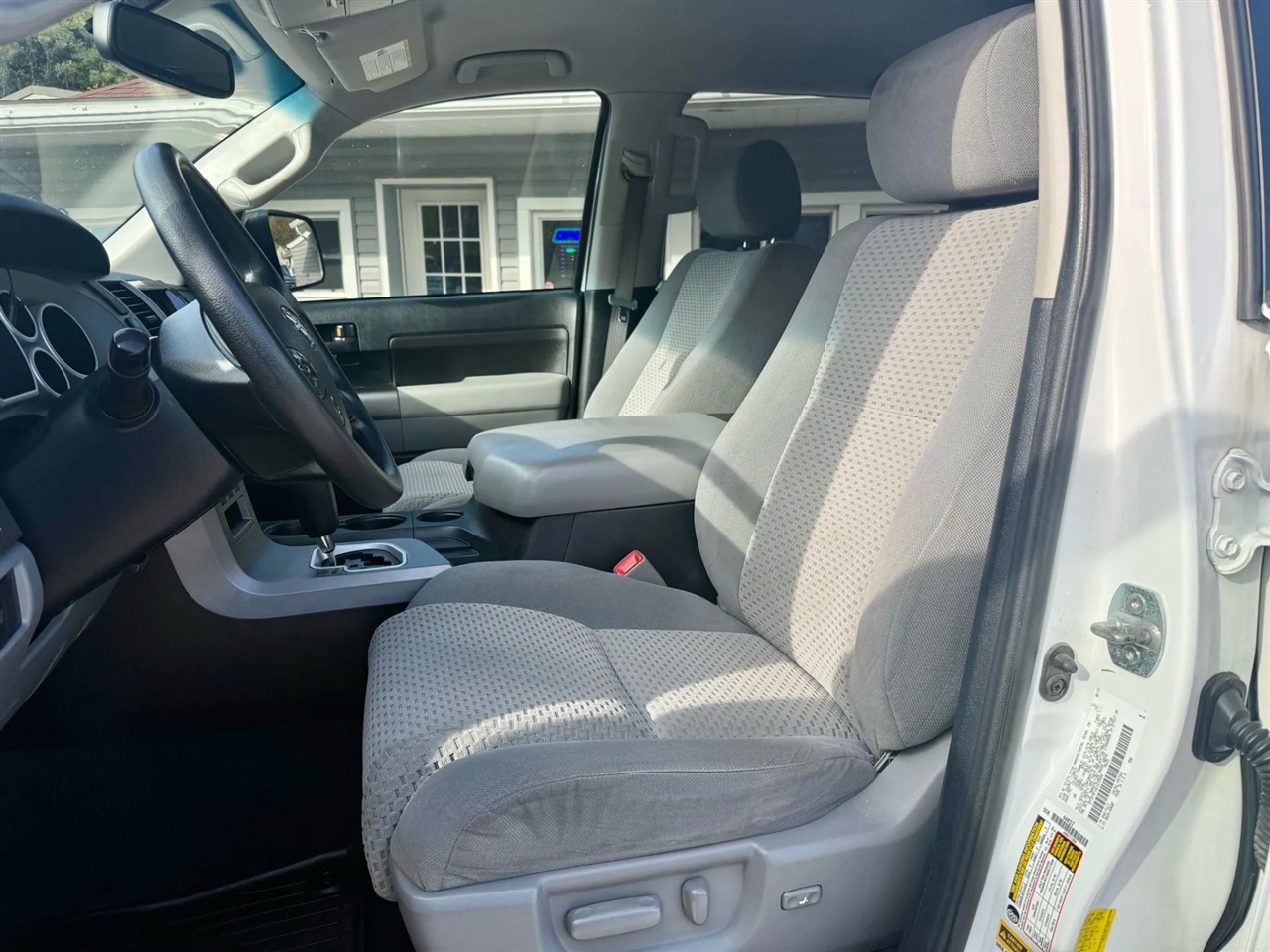 Toyota Tundra Tundra-Grade CrewMax 5.7L 4WD 2012