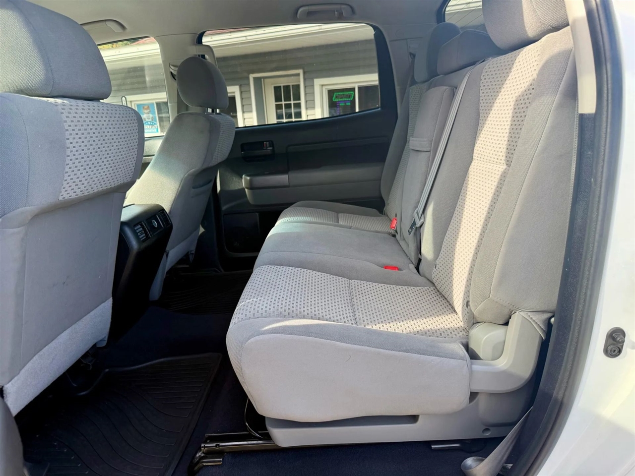 Toyota Tundra Tundra-Grade CrewMax 5.7L 4WD 2012