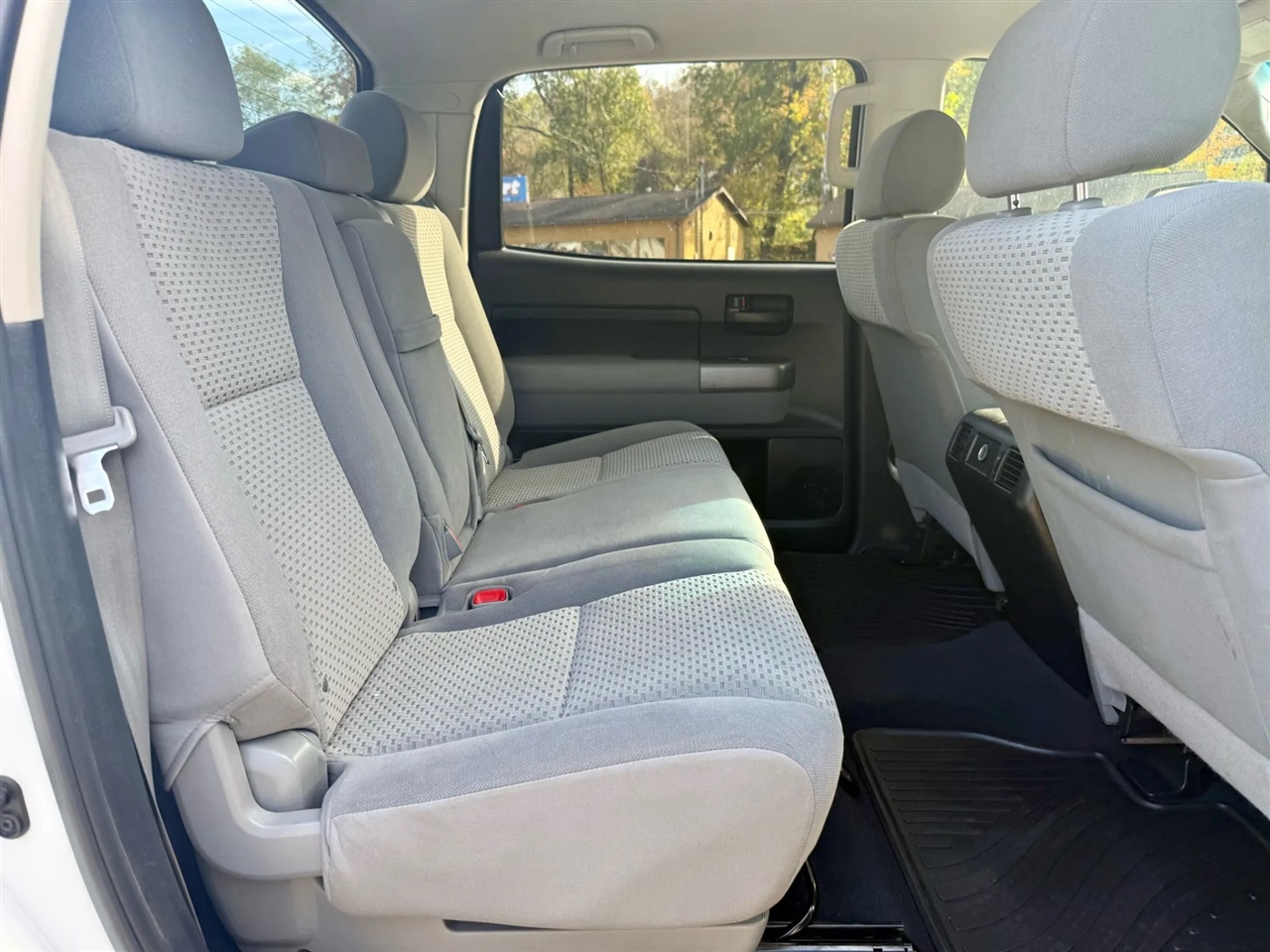Toyota Tundra Tundra-Grade CrewMax 5.7L 4WD 2012