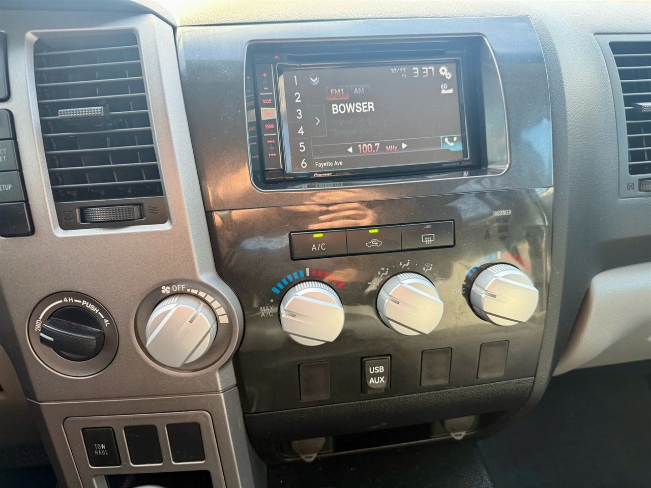 Toyota Tundra Tundra-Grade CrewMax 5.7L 4WD 2012