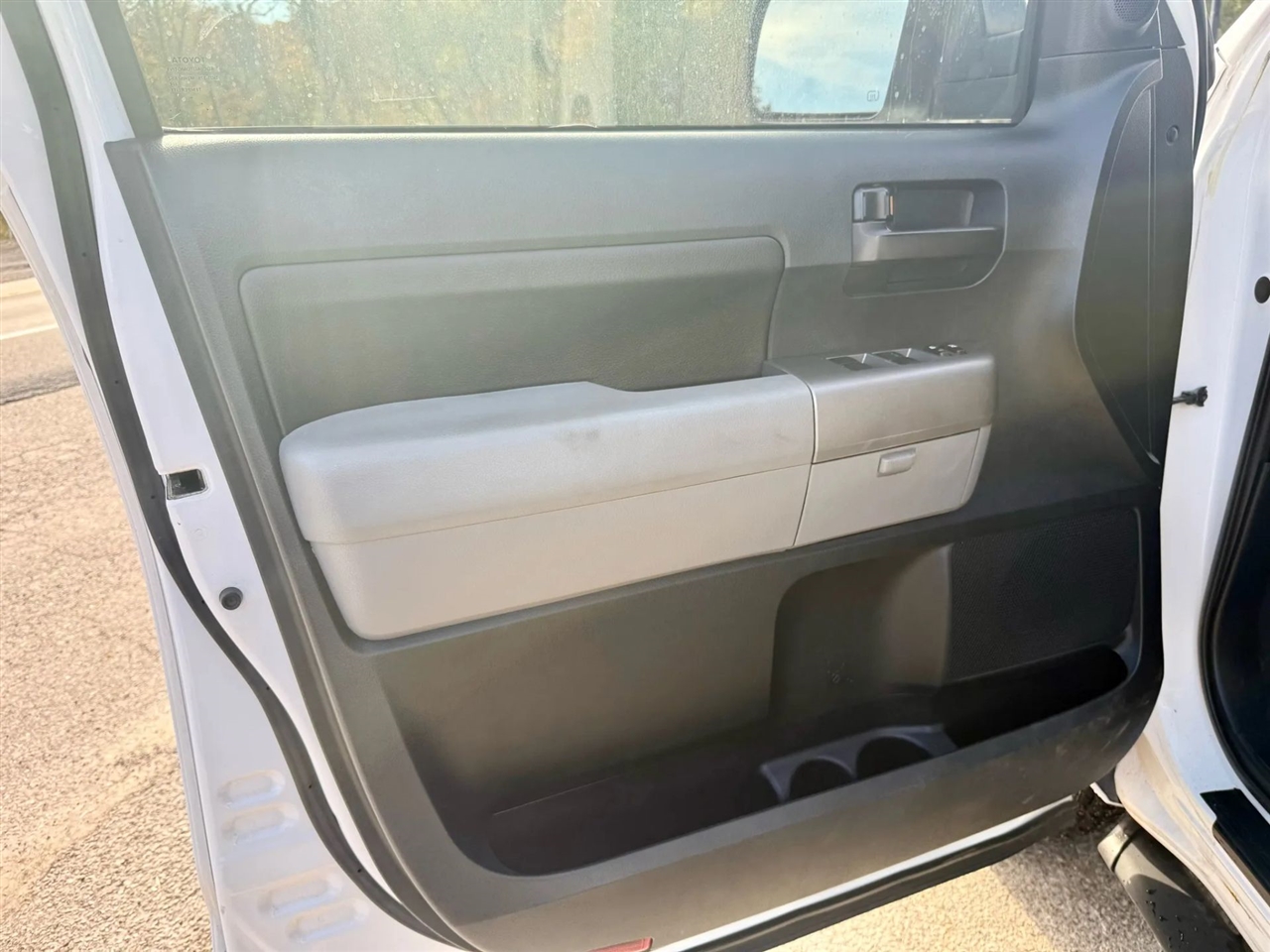 Toyota Tundra Tundra-Grade CrewMax 5.7L 4WD 2012