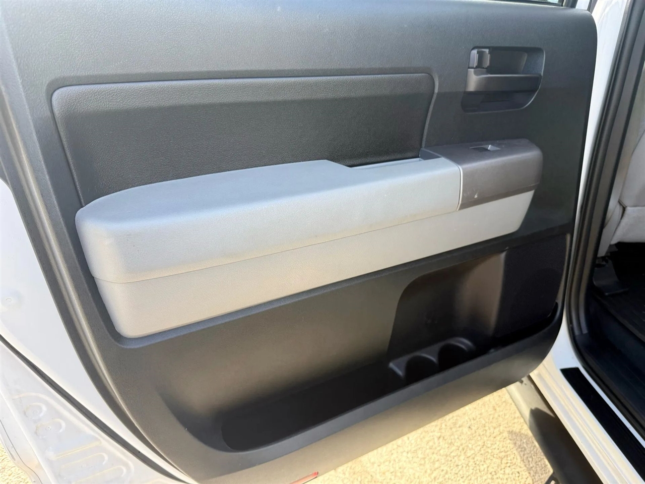 Toyota Tundra Tundra-Grade CrewMax 5.7L 4WD 2012