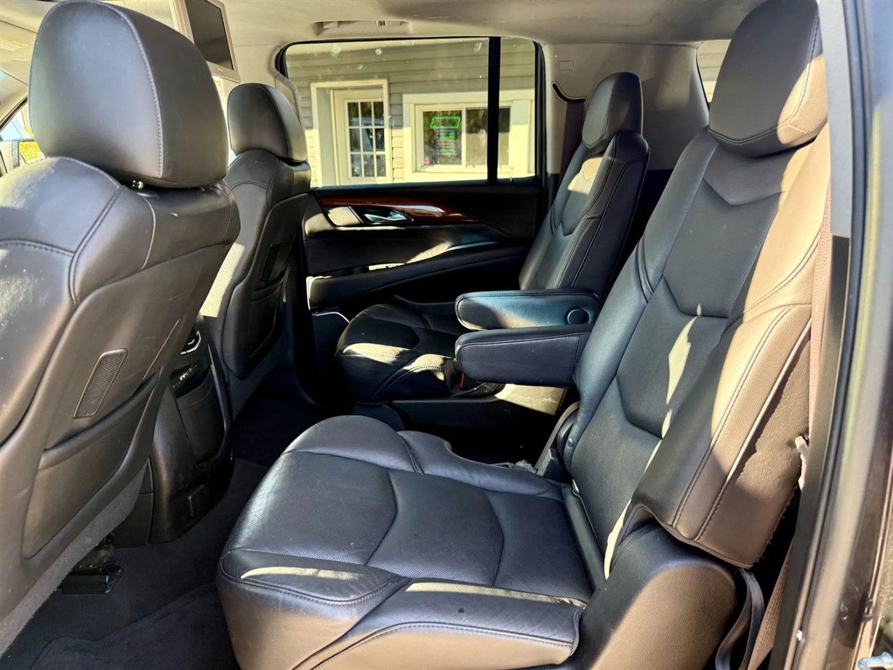 Cadillac Escalade ESV Luxury 4WD 2016