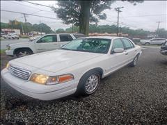 2003 Ford Crown Victoria 