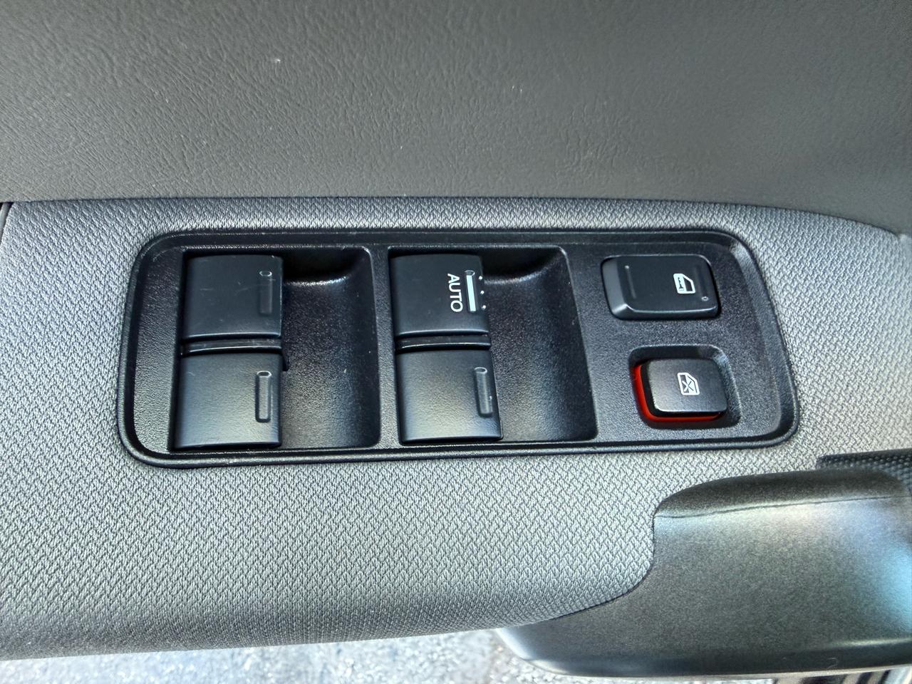 Honda CR-V SE 4WD 5-Speed AT 2011