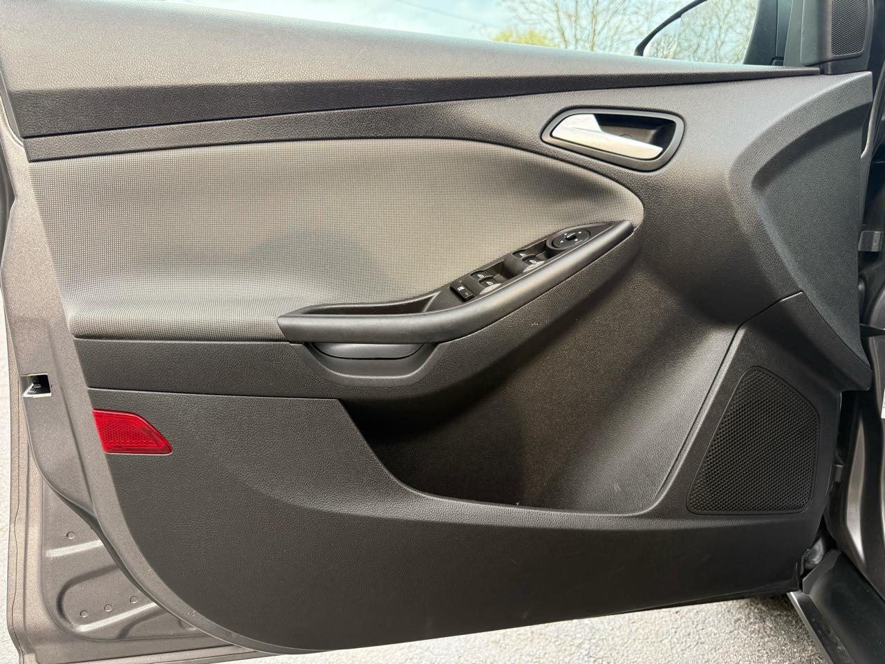 Ford Focus SE Sedan 2014