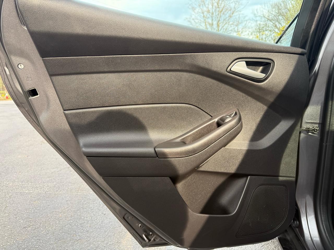 Ford Focus SE Sedan 2014