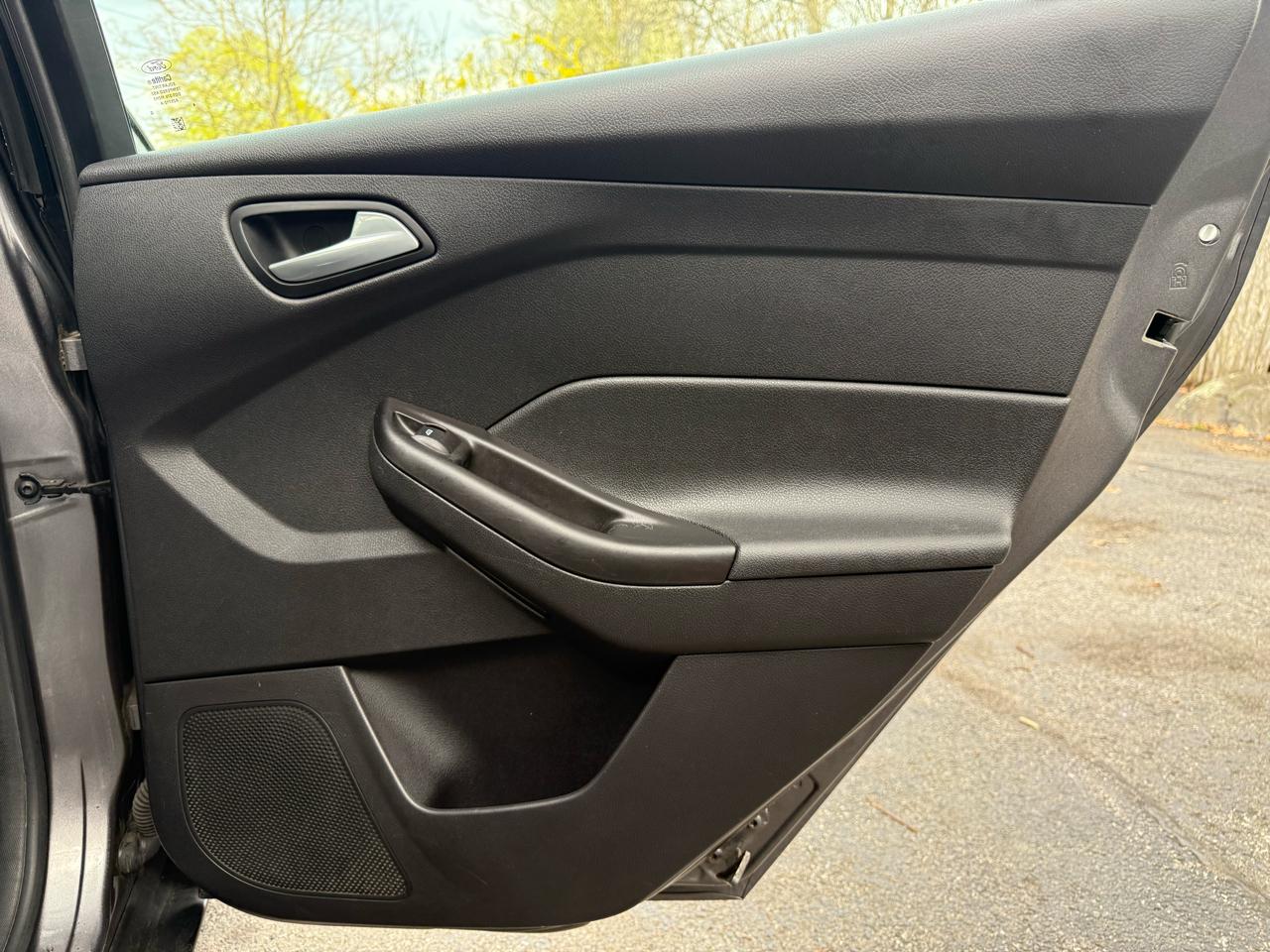 Ford Focus SE Sedan 2014