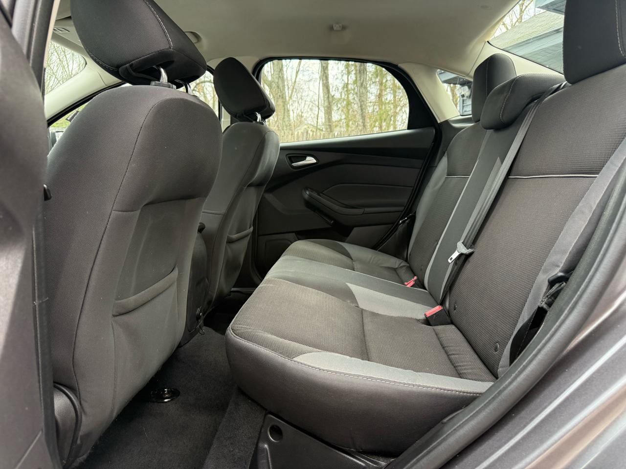 Ford Focus SE Sedan 2014