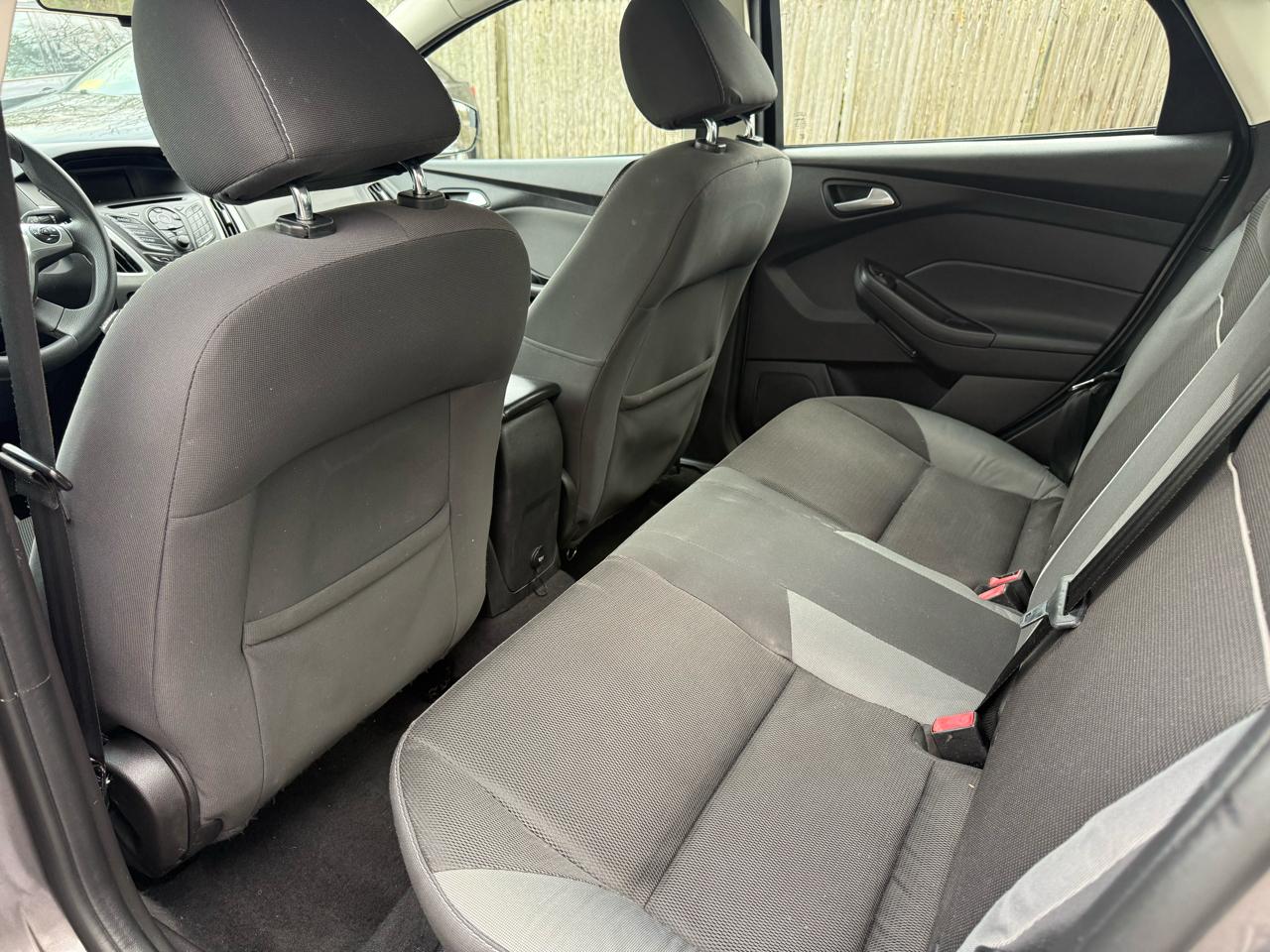 Ford Focus SE Sedan 2014