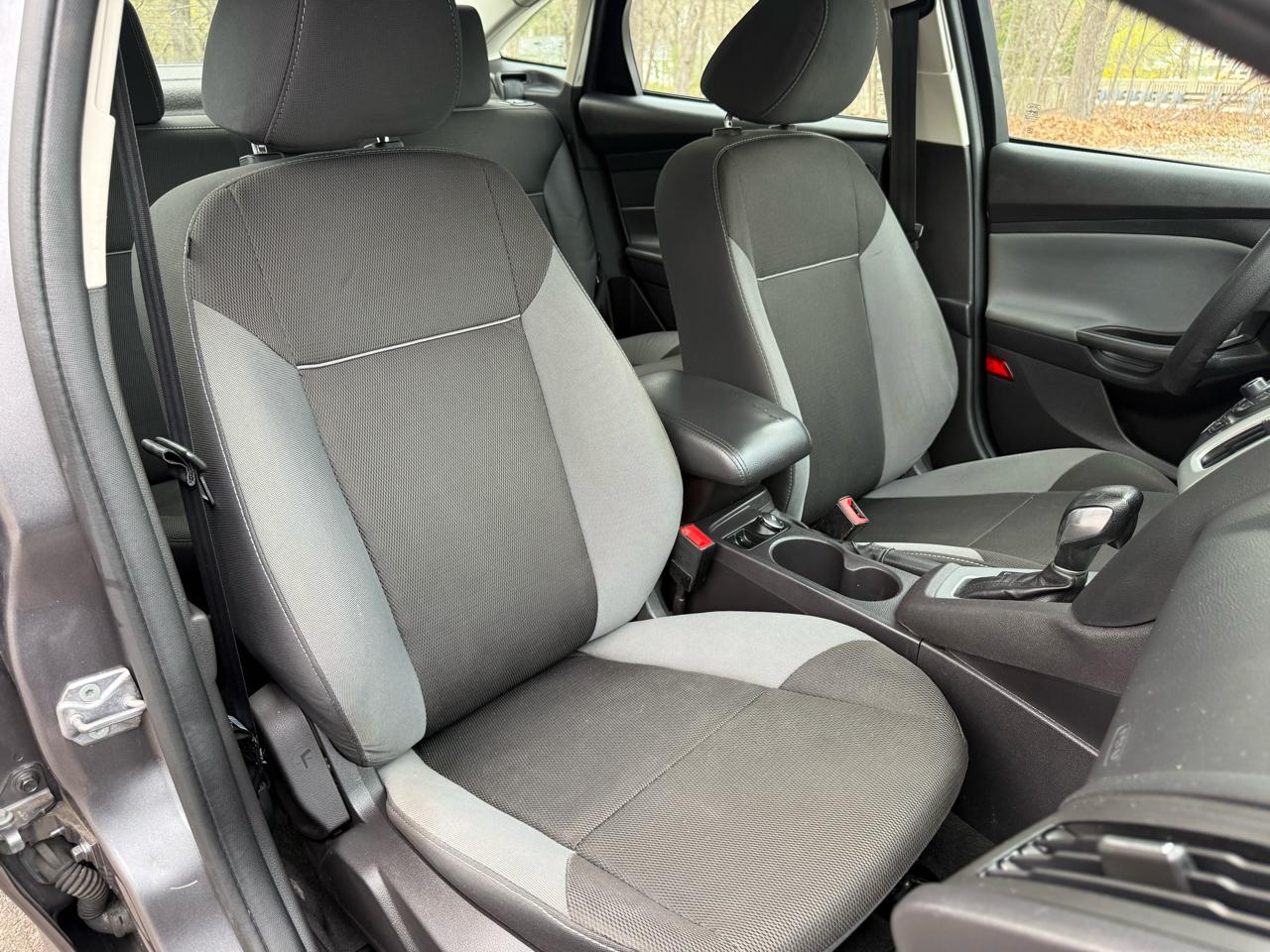 Ford Focus SE Sedan 2014