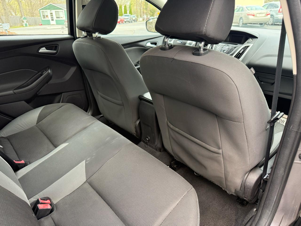 Ford Focus SE Sedan 2014