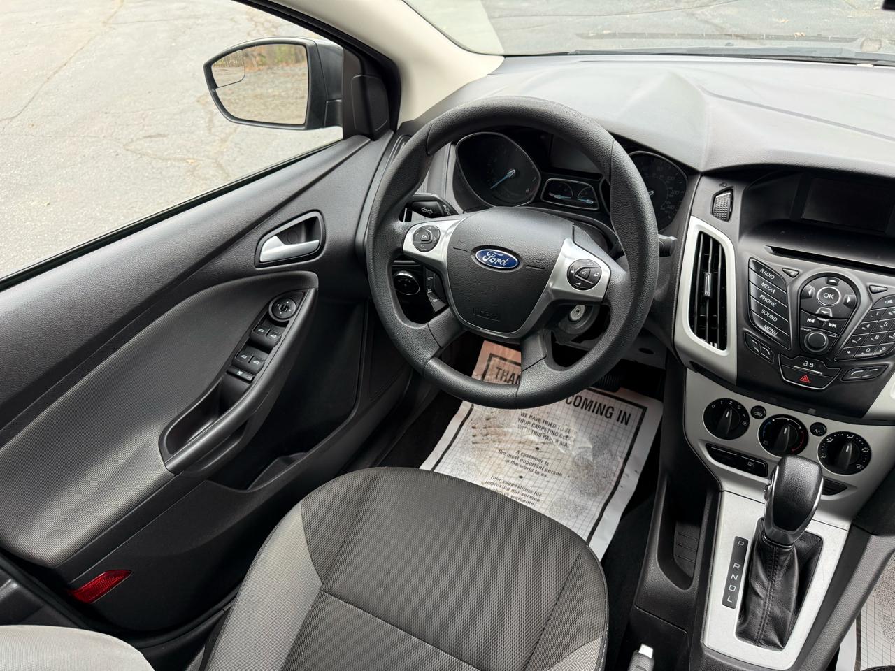 Ford Focus SE Sedan 2014