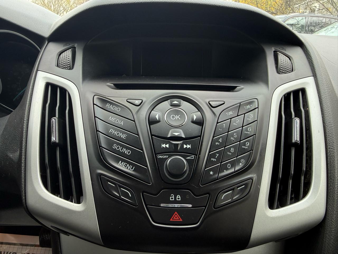 Ford Focus SE Sedan 2014