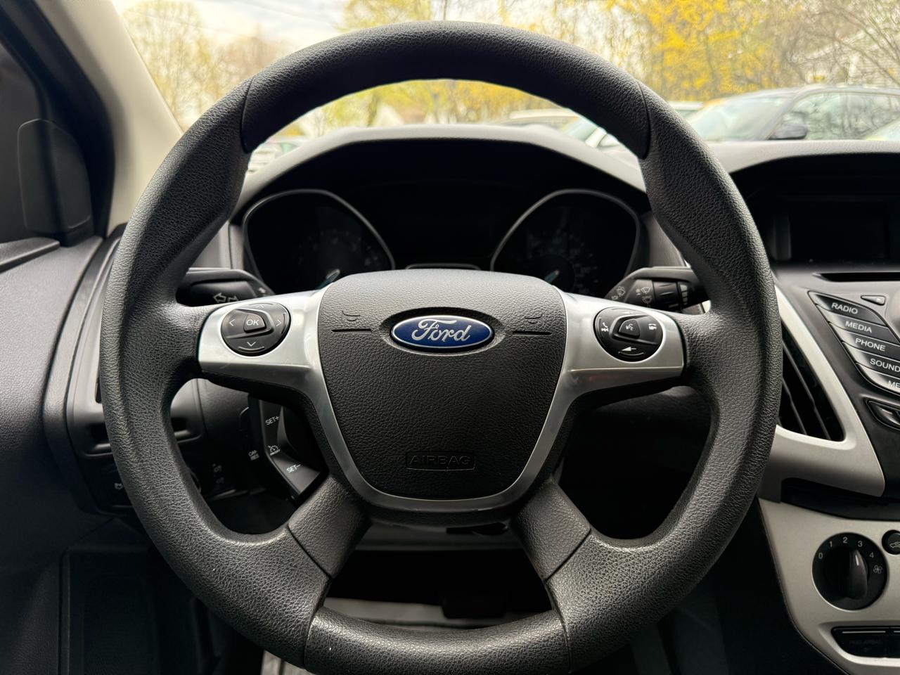 Ford Focus SE Sedan 2014