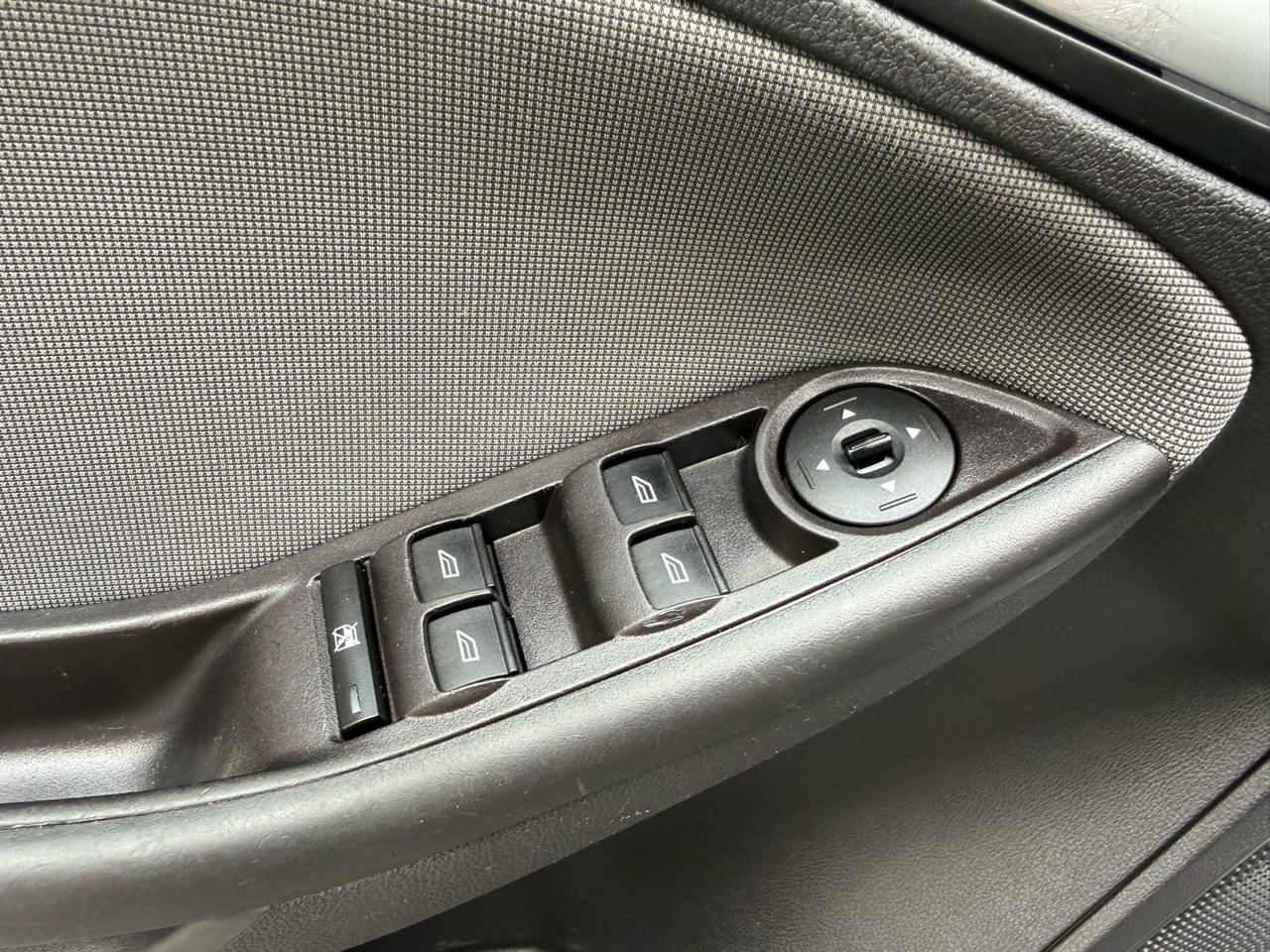 Ford Focus SE Sedan 2014