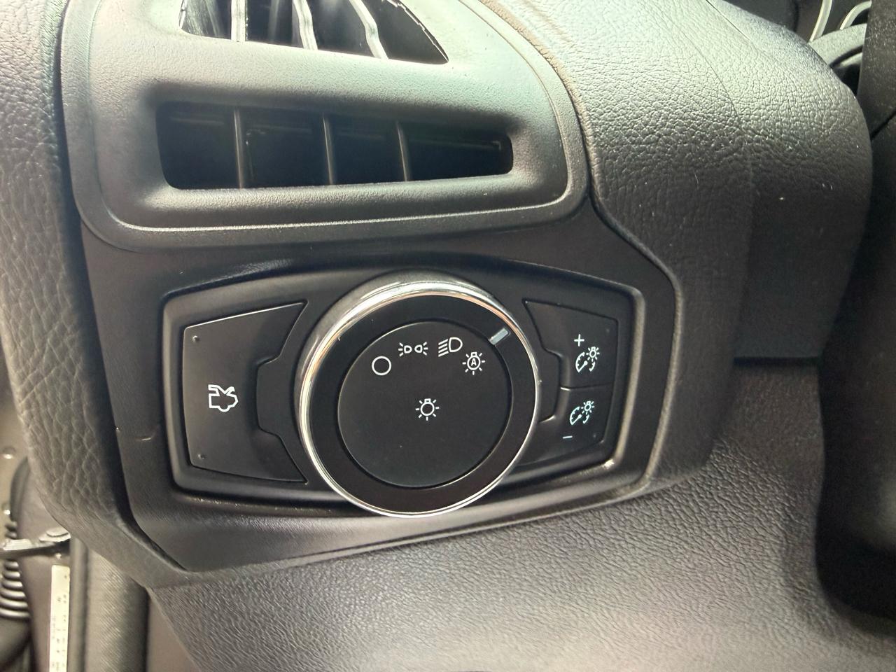 Ford Focus SE Sedan 2014