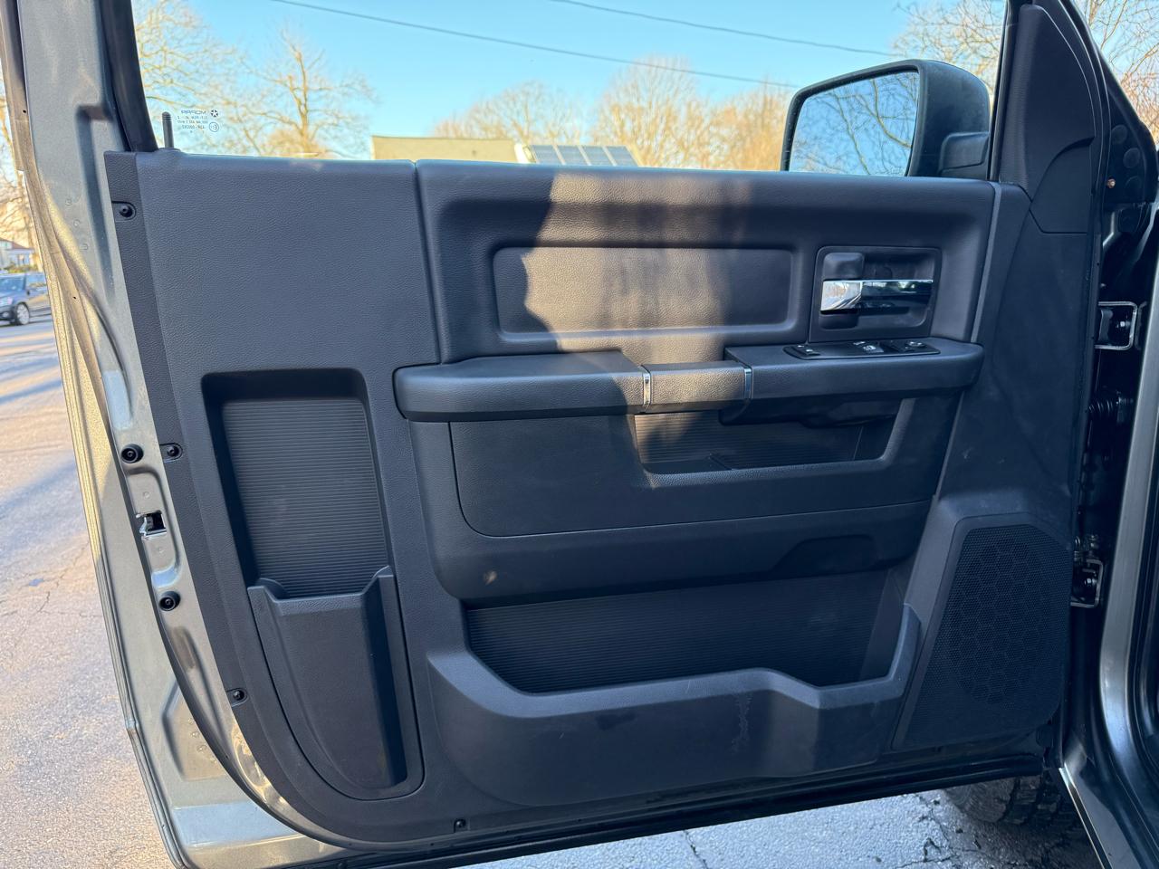 RAM 1500 ST SWB 4WD 2012