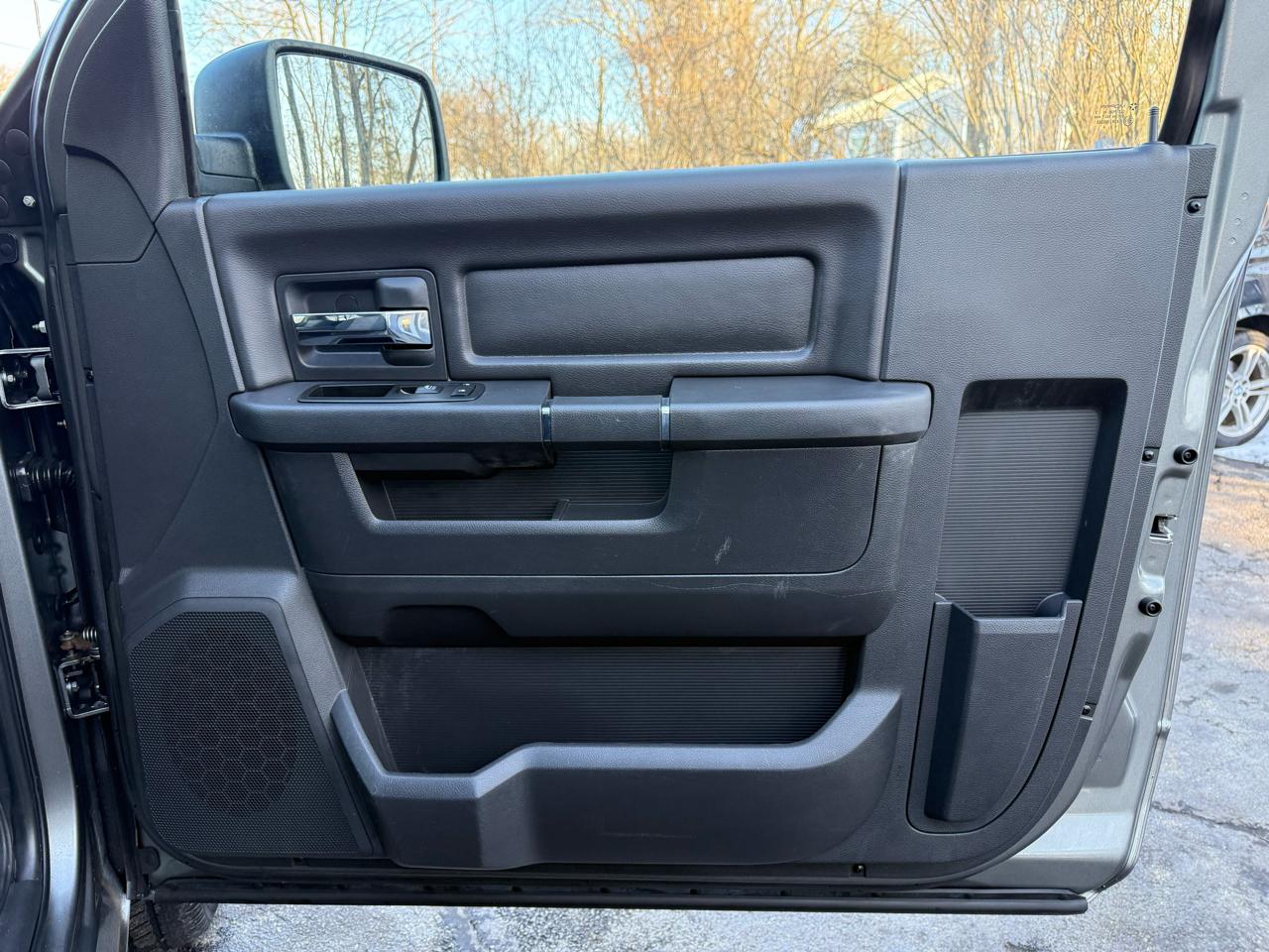 RAM 1500 ST SWB 4WD 2012