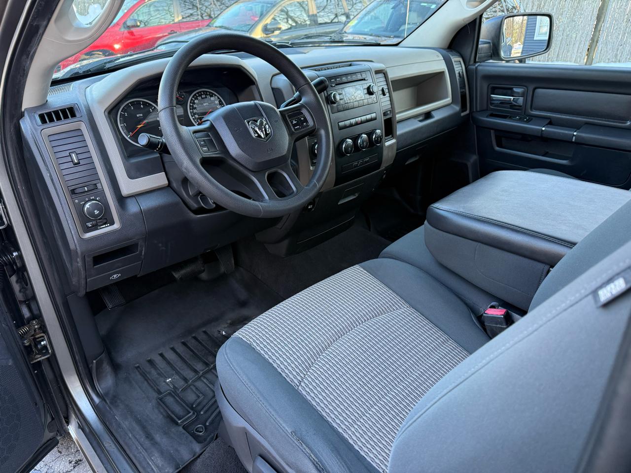 RAM 1500 ST SWB 4WD 2012