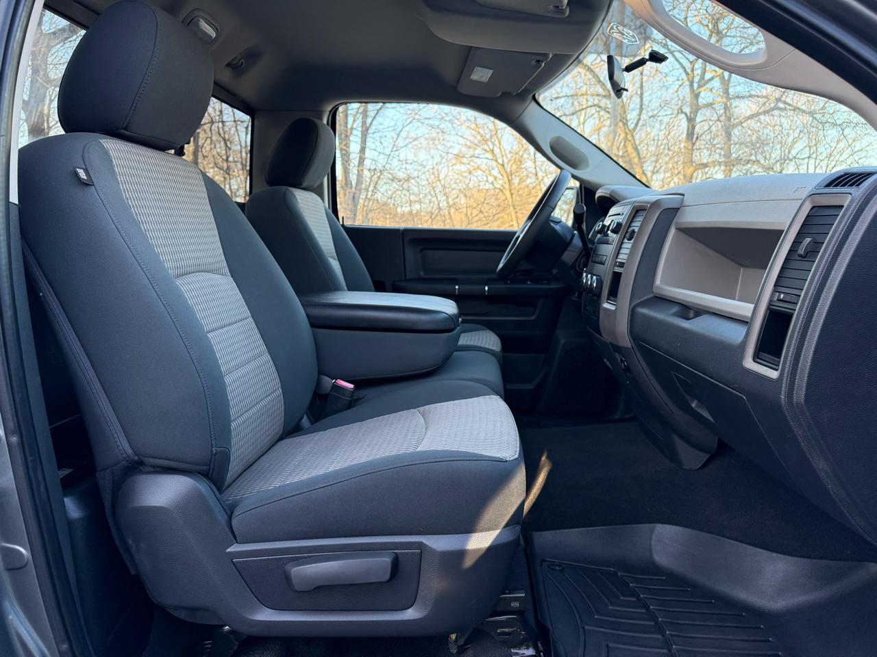 RAM 1500 ST SWB 4WD 2012