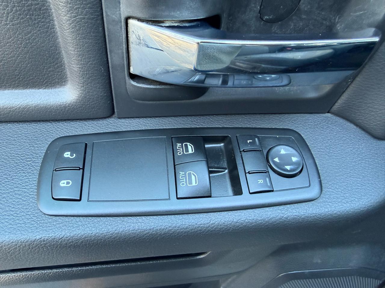 RAM 1500 ST SWB 4WD 2012