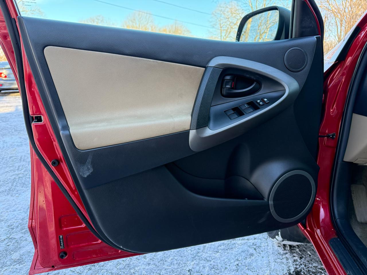 Toyota RAV4 Base I4 4WD 2011