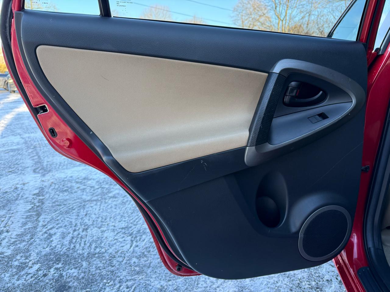 Toyota RAV4 Base I4 4WD 2011